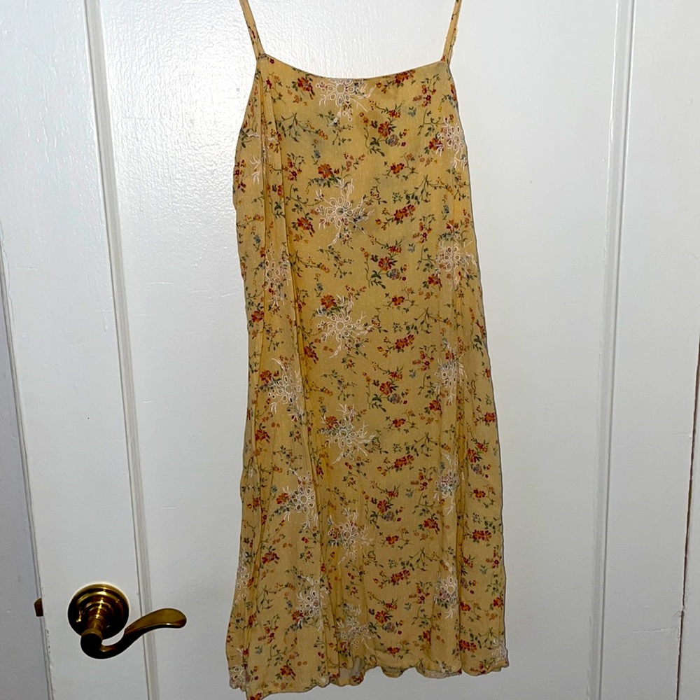 AMERICAN EAGLE PALE YELLOW FLOWERS DRESS
